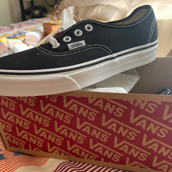 NWB Black Vans Core Classics W 7.5/ M 6.0. - Picture 6 of 7